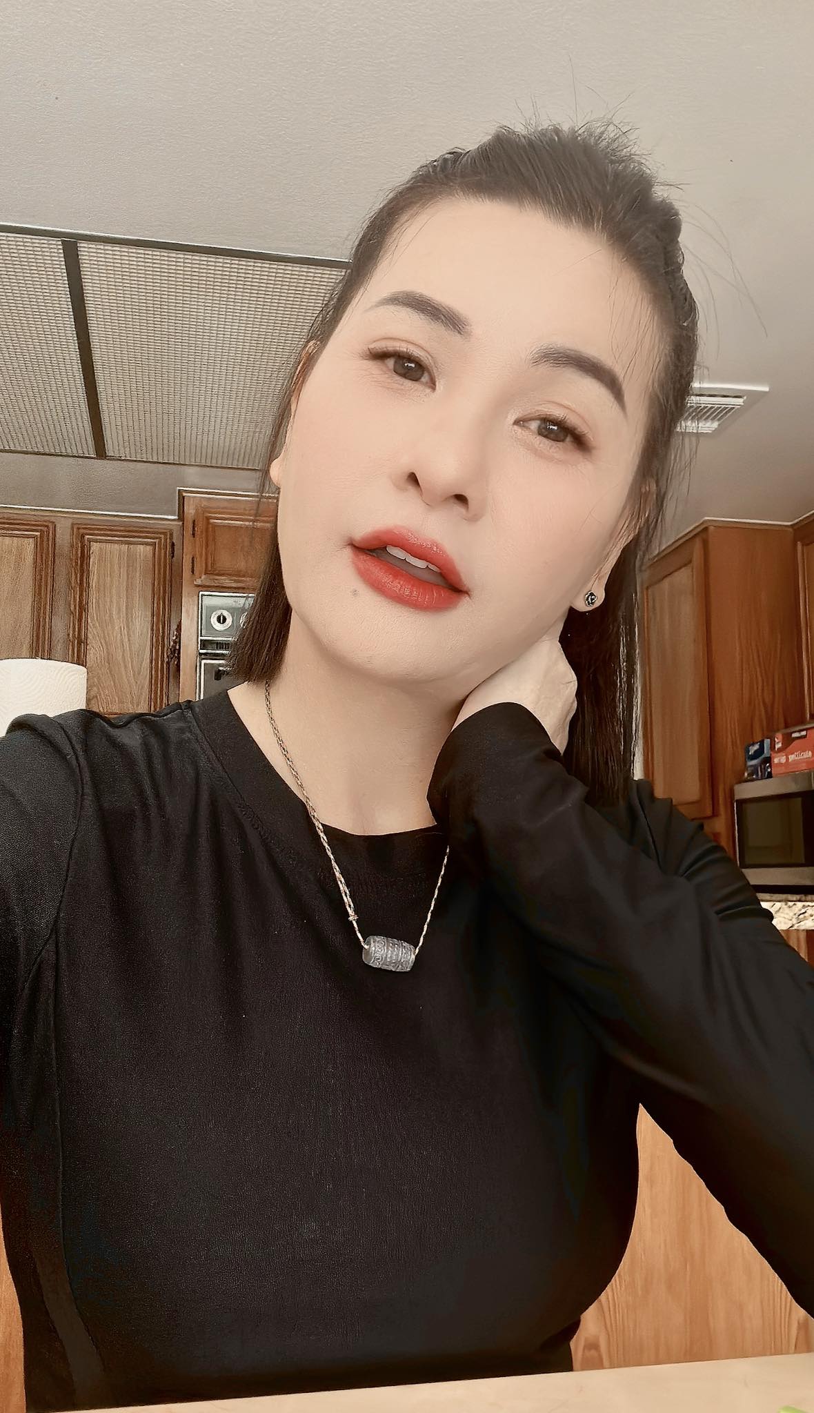 Cát Phượng nói rõ lý do không đi viếng đám tang mẹ chồng cũ- Ảnh 1. Cát Phượng nói rõ lý do không đi viếng đám tang mẹ chồng cũ- Ảnh 1.