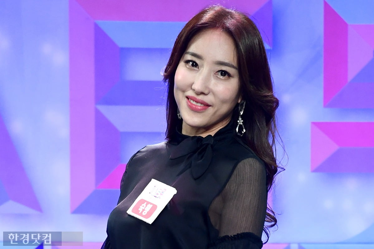 Căng đét ngày đầu năm: Cắt sóng triệt để nữ ca sĩ đình đám lắm phốt- Ảnh 1.