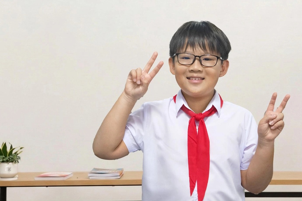 Cậu bé lớp 5 đạt 8.0 IELTS: “Con không vui lắm vì thấy đề dễ - 1