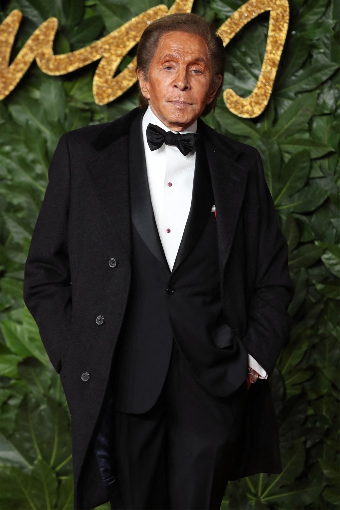Nhà thiết kế Valentino Garavani trên thảm đỏ British Fashion Awards 2018. Ảnh: AFP