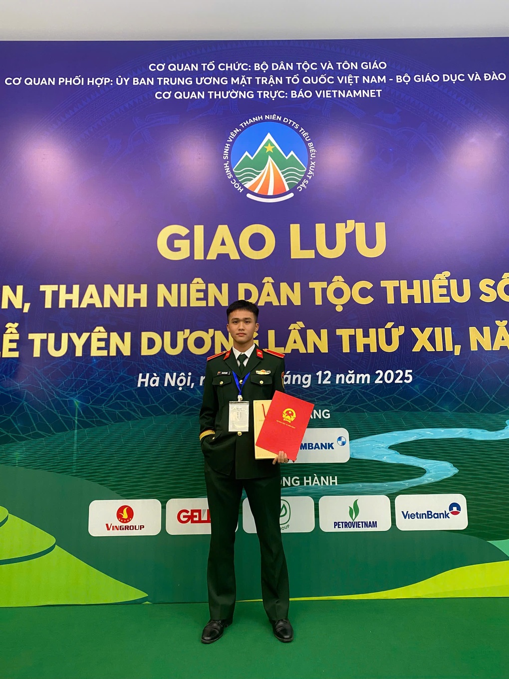 Chàng trai Pà Thẻn trúng tuyển Sỹ quan Lục quân với thành tích xuất sắc - 1