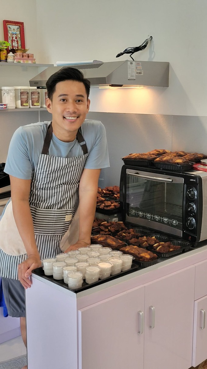 Chàng trai nấu một lần ăn ba bữa để tiết kiệm thời gian và chi phí - 1