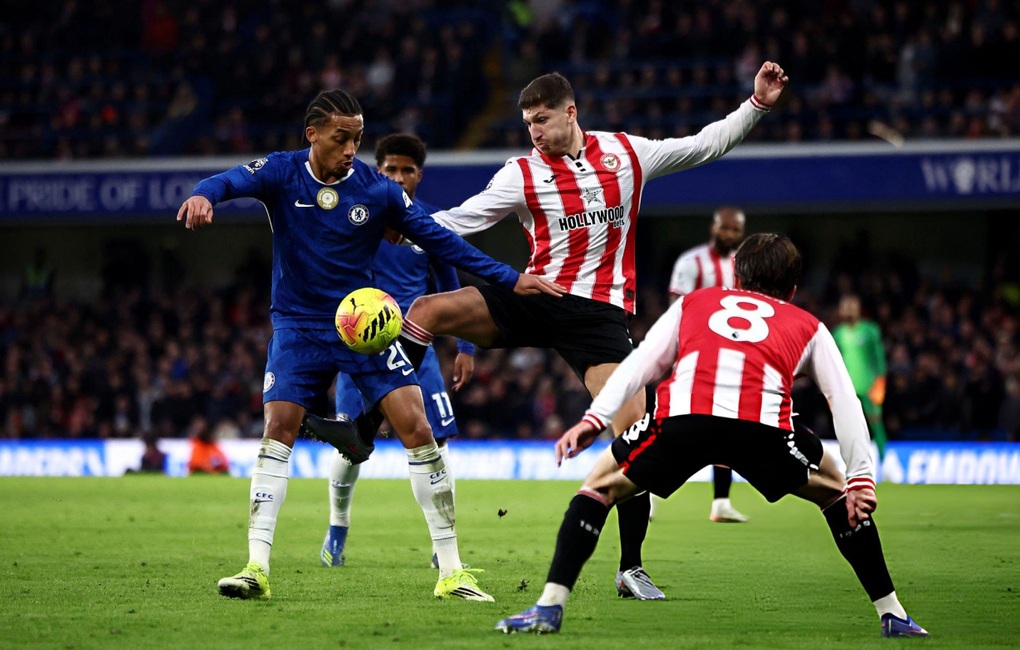 Chelsea tiếp tục bám đuổi quyết liệt Man Utd và Liverpool - 1