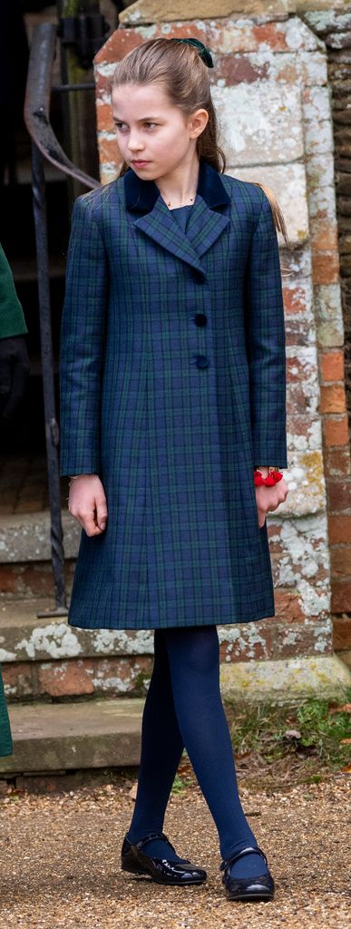 Bức ảnh sinh nhật 9 tuổi của Công chúa Charlotte gây bão: Chỉ một dáng đứng 