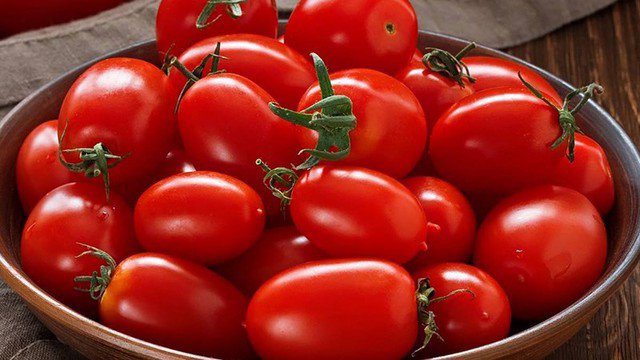 Chỉ với 3 cách bảo quản này, bạn đã có cà chua để dành dùng quanh năm 1 Việc bảo quản cà chua đúng cách không chỉ giúp bạn tiết kiệm chi phí mà còn đảm bảo nguồn nguyên liệu luôn sẵn sàng cho mọi món ăn.