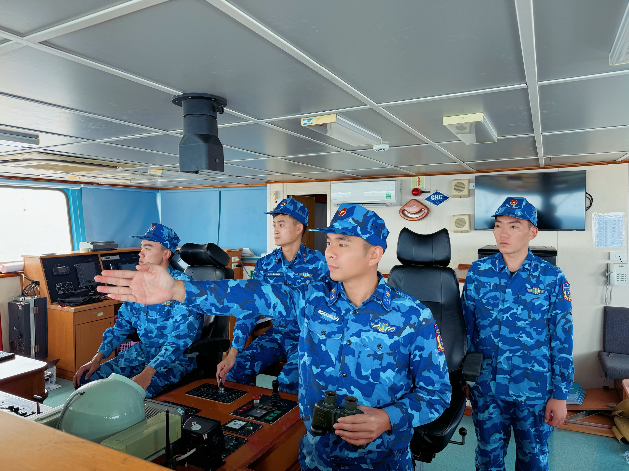 Từ vùng biển giáp ranh, Chiến sĩ Cảnh sát biển cùng ngư dân gửi niềm tin về Đại hội XIV - Ảnh 1.