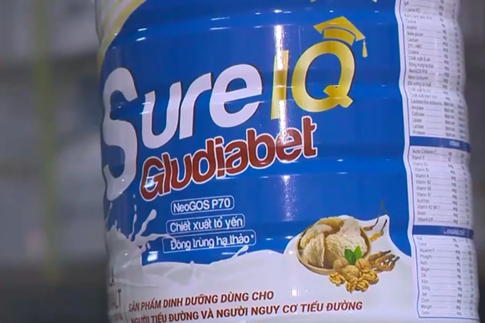 Một hộp sữa bị công an xác định là giả. Ảnh:VTV