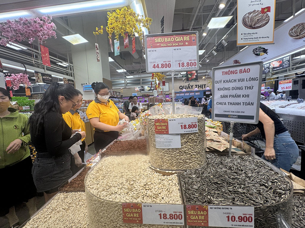 Chợ tết bắt đầu sôi động- Ảnh 1. Chợ tết bắt đầu sôi động- Ảnh 1.