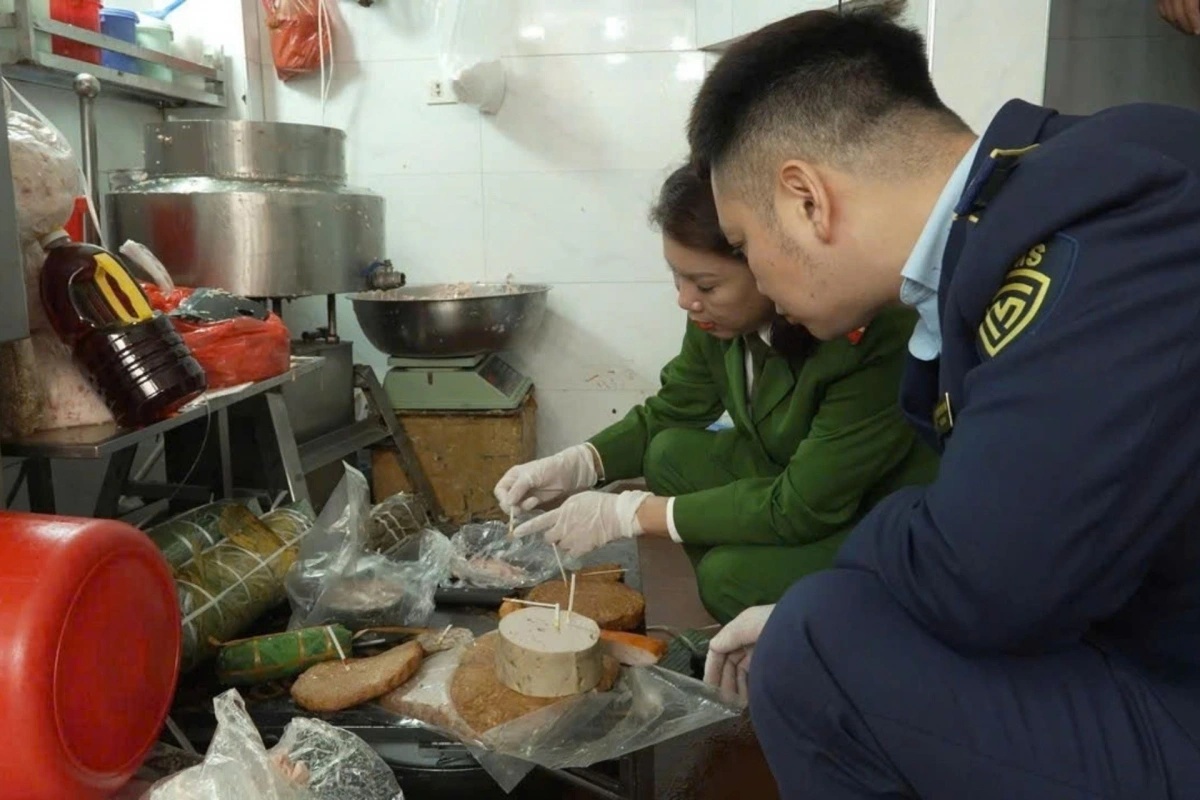 Rùng mình lời khai của chủ cơ sở giò chả trên phố cổ Hà Nội dùng chất cấm: Cho 