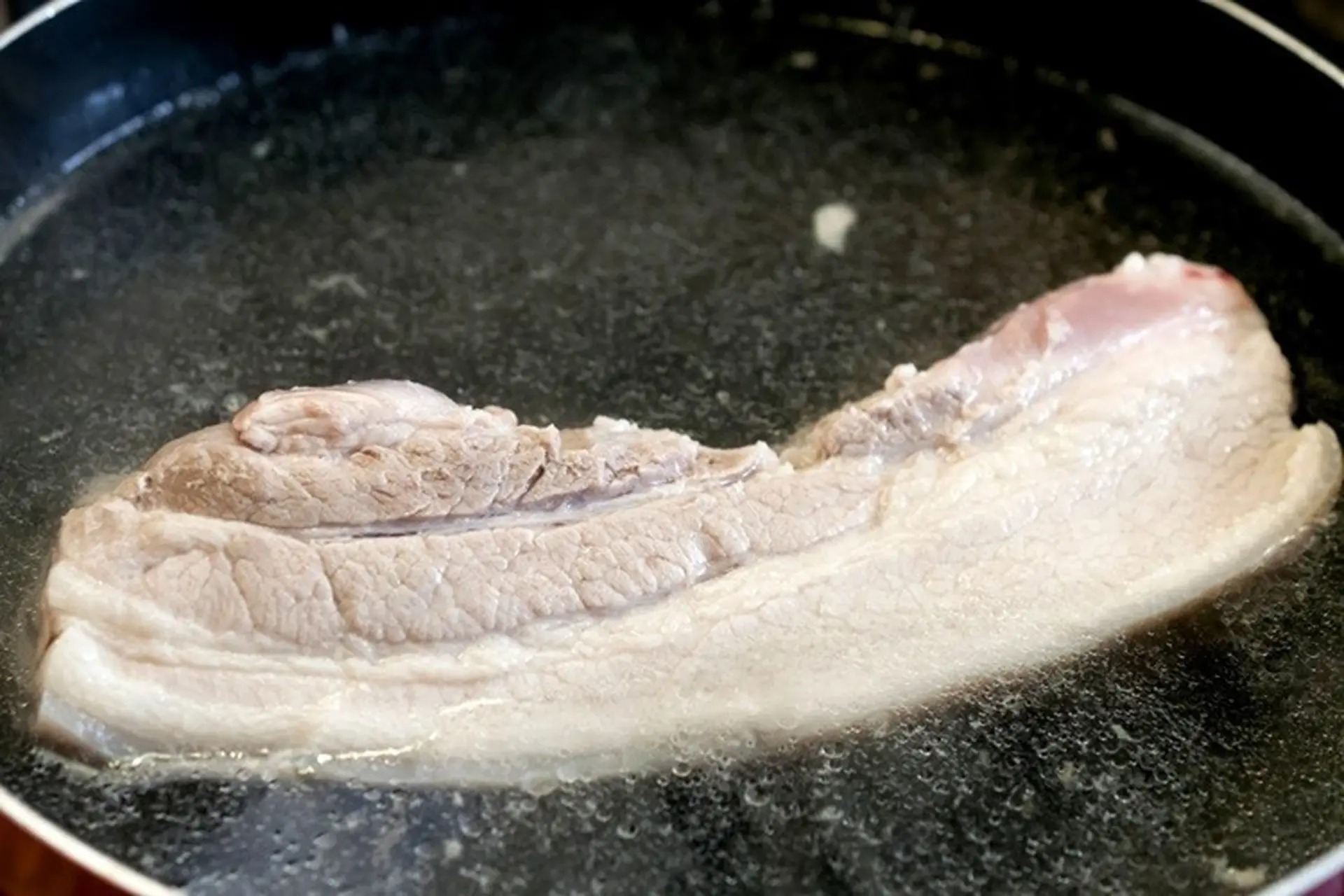 Đây là kẻ thù của mùi hôi thịt lợn: Cho vào khi luộc, thịt thơm ngọt, không mất chất- Ảnh 1. Đây là kẻ thù của mùi hôi thịt lợn: Cho vào khi luộc, thịt thơm ngọt, không mất chất- Ảnh 1.