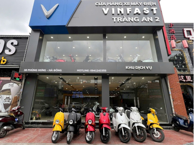 Không gian một cửa hàng xe máy điện VinFast Tràng An tại Hà Nội. Ảnh: Tuấn Vũ