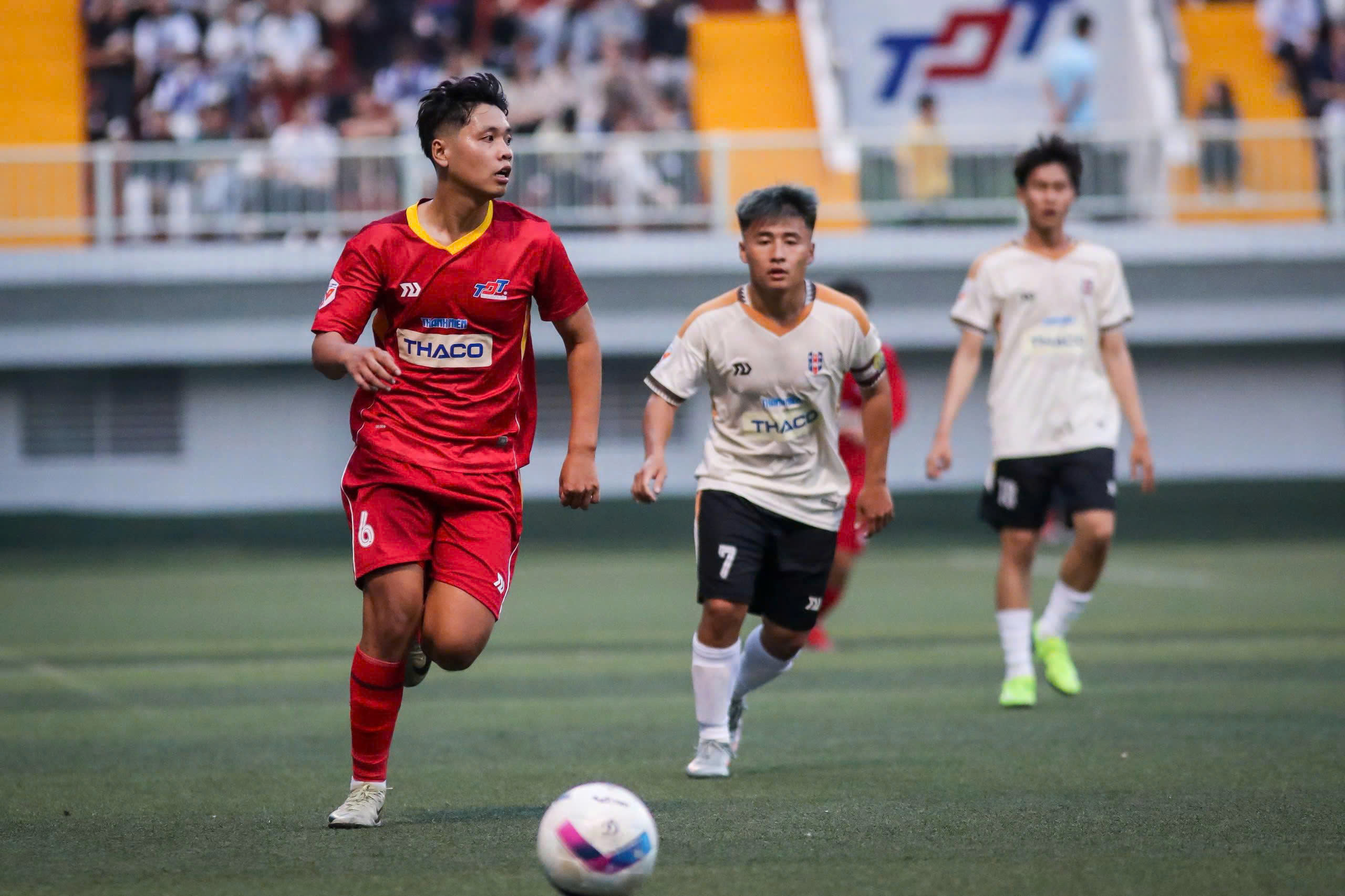 Chủ nhà thể hiện sức mạnh ngày ra quân- Ảnh 1. Chủ nhà thể hiện sức mạnh ngày ra quân- Ảnh 1.