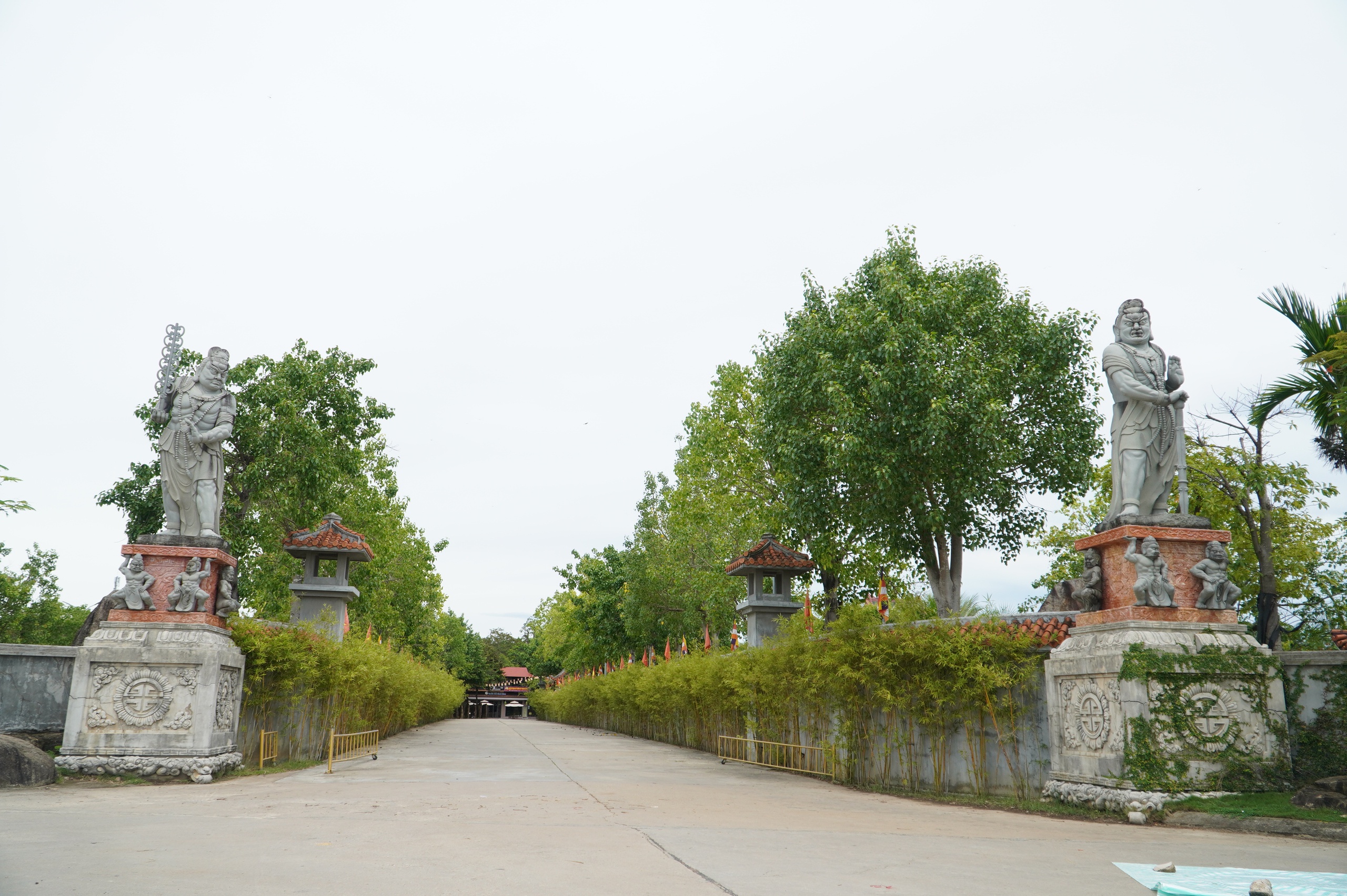 Chùa cổ 245 năm tuổi được ví như Phượng Hoàng Cổ Trấn ở Gia Lai- Ảnh 1.