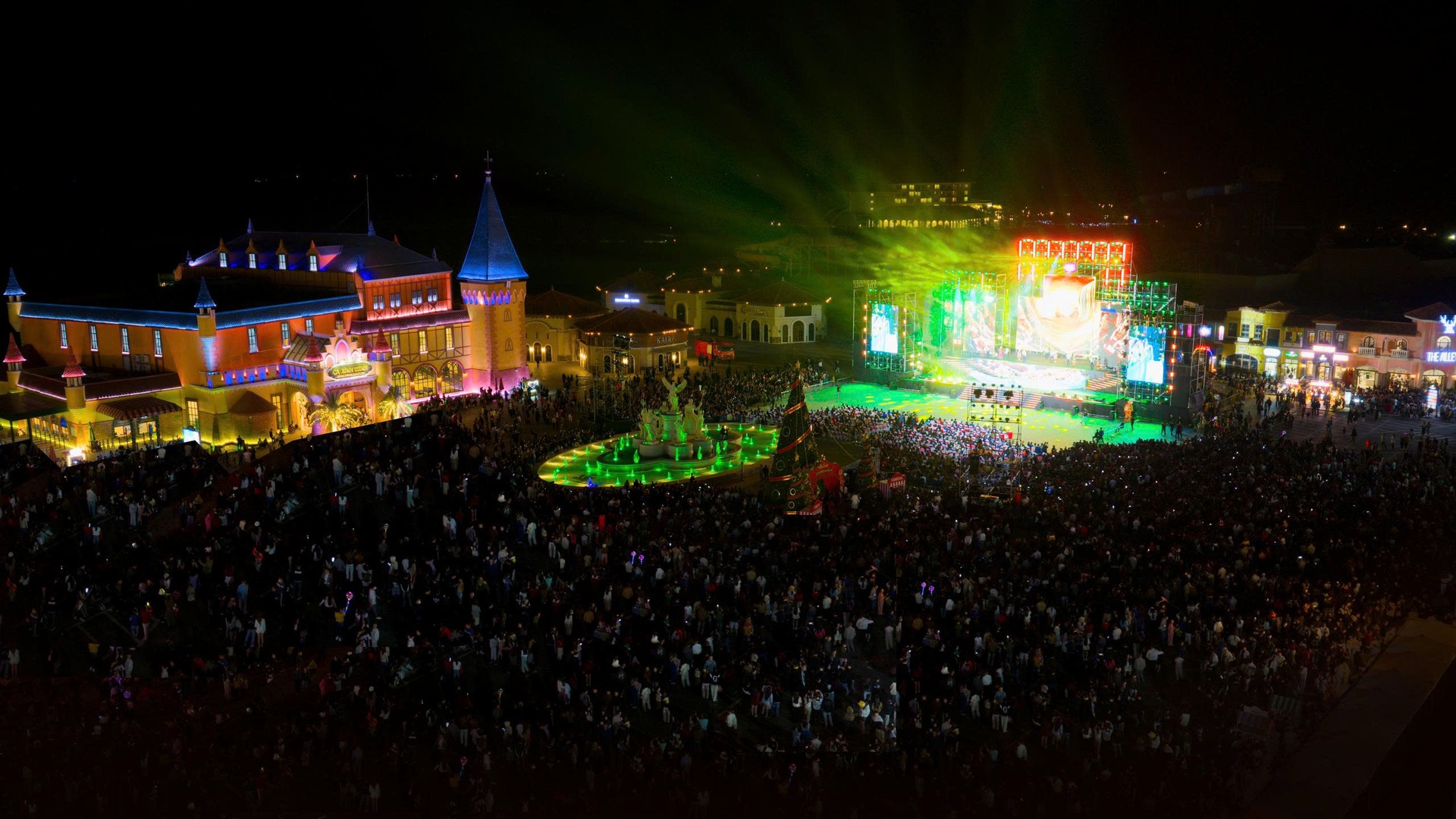 Chuỗi điểm đến trong hệ sinh thái Vingroup đón hơn 1,5 triệu lượt khách đêm giao thừa - 1