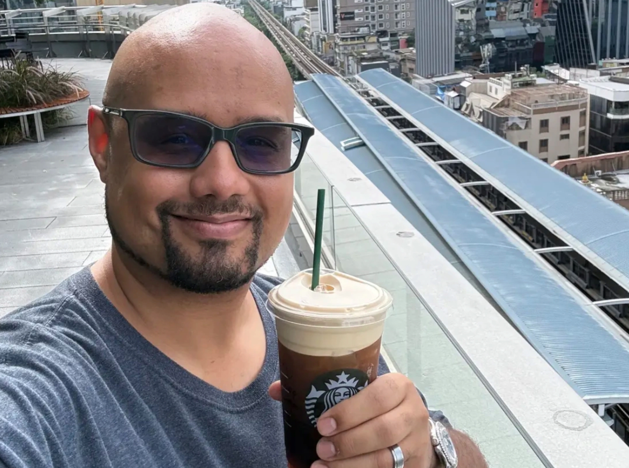 Nỗi khổ nhiều tiền: Có 1 triệu USD, người đàn ông bị biến thành ‘ví tiền sống’ nhưng vẫn gánh kết cục mất bạn thân, gia đình rạn nứt- Ảnh 2.