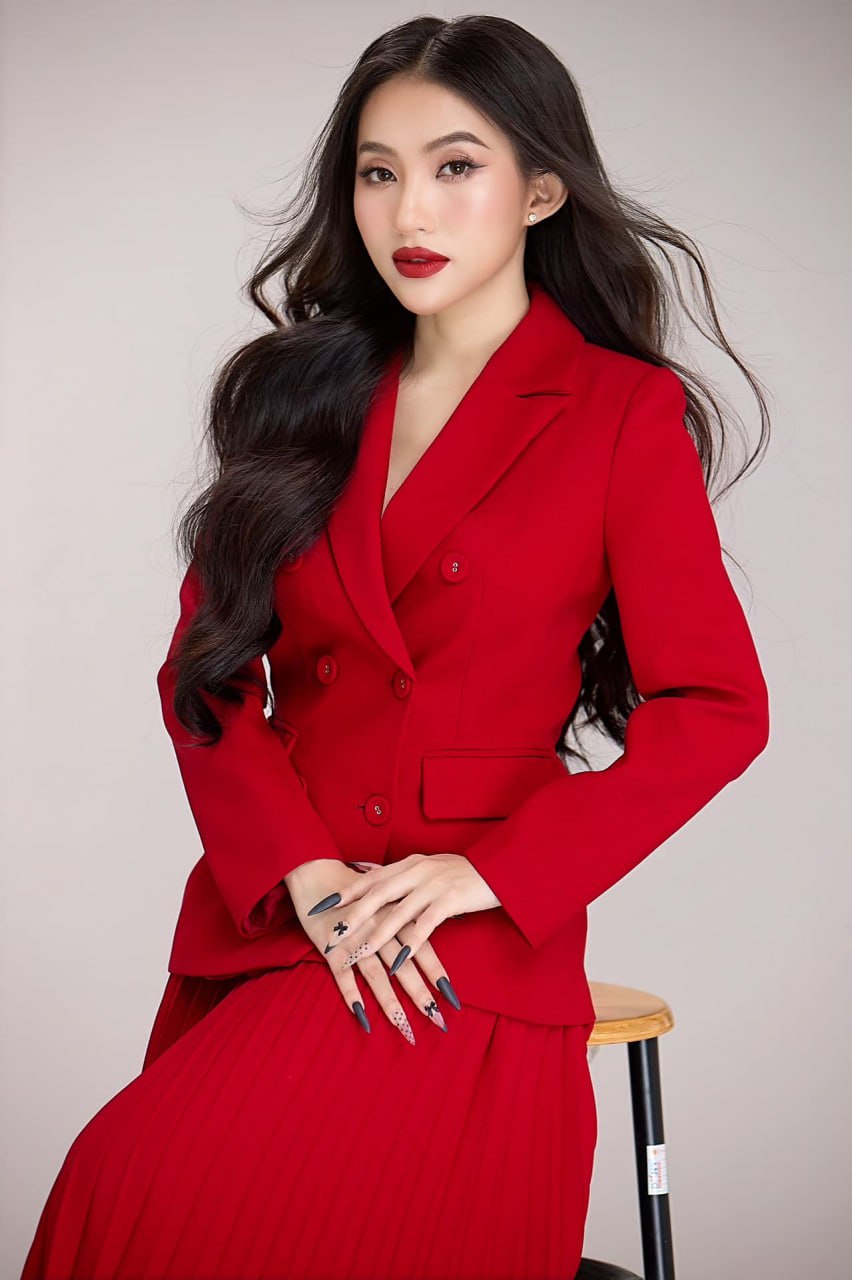 Cô gái “cưới chồng 3 miền” khiến cộng đồng mạng cãi nhau ỏm tỏi vì hát không hay bằng cô giáo- Ảnh 1.