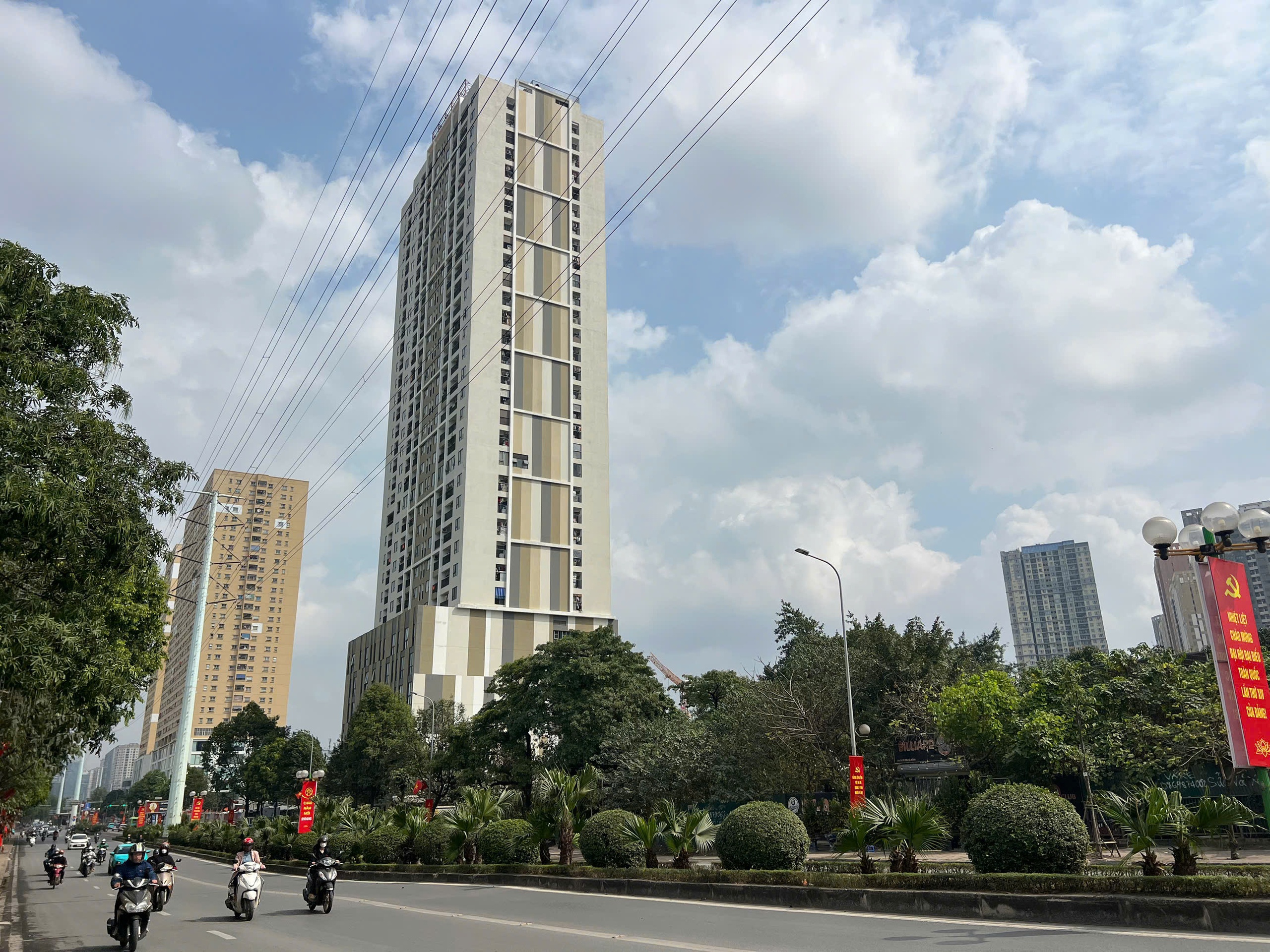 Nới điều kiện mua nhà ở xã hội: Cơ hội để người 'không nghèo' được an cư? - Ảnh 1.