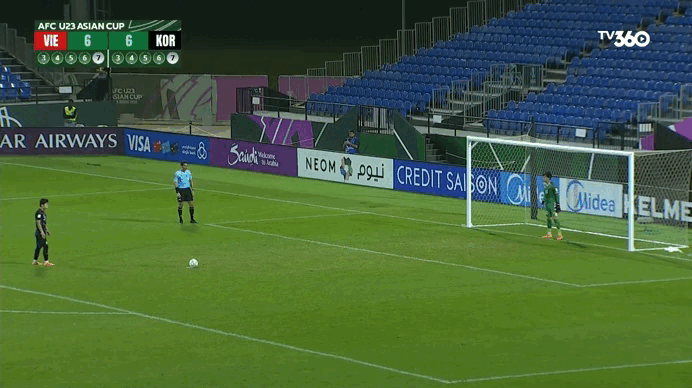 HLV Kim Sang-sik hé lộ sốc trong phòng thay đồ: 'Có những  cầu thủ đã bị tôi mắng...'- Ảnh 1.