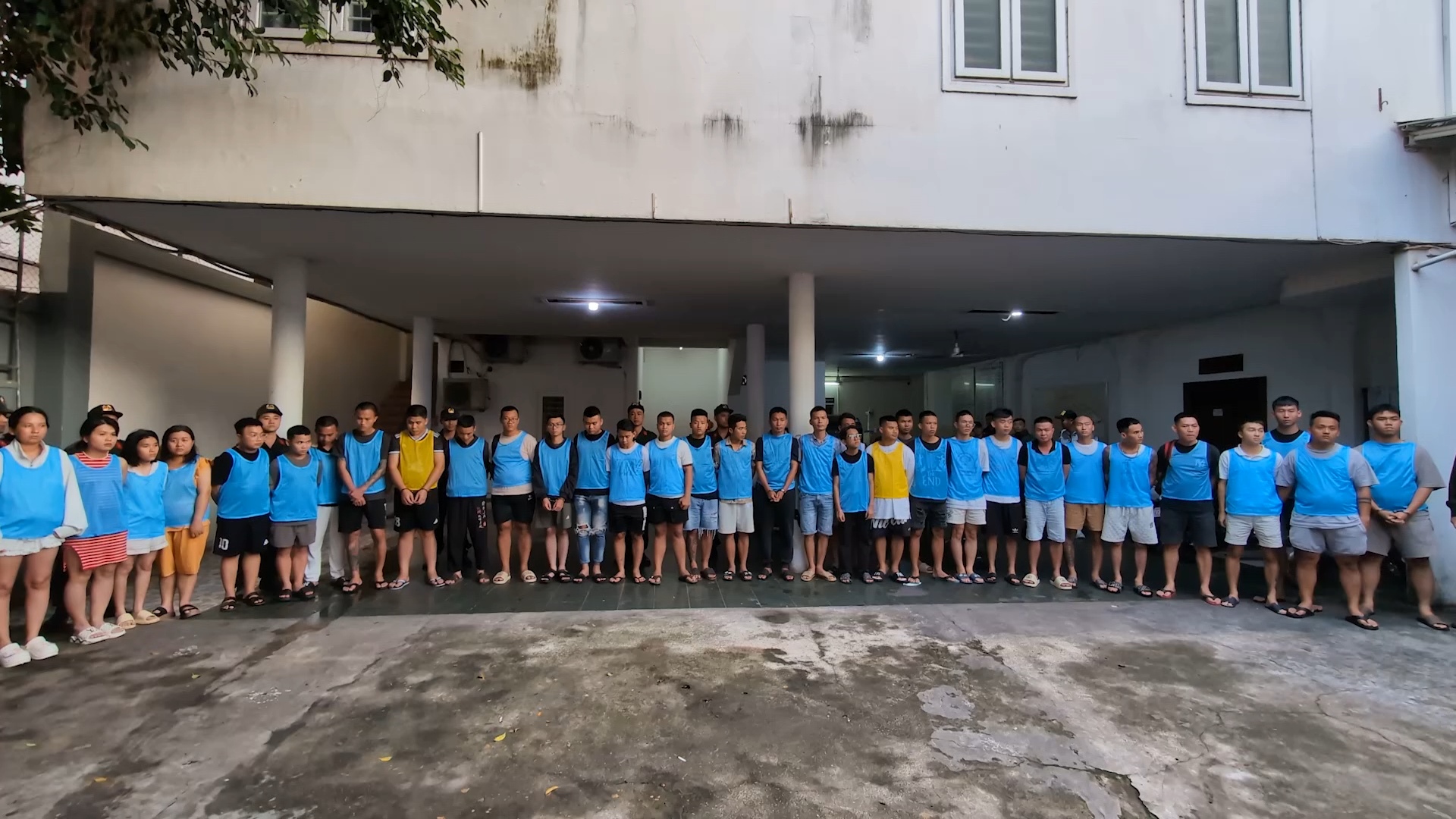 Công an TP.HCM bắt TikToker Huỳnh Cao Cường trục lợi giải cứu người từ Campuchia- Ảnh 1. Công an TP.HCM bắt TikToker Huỳnh Cao Cường trục lợi giải cứu người từ Campuchia- Ảnh 1.