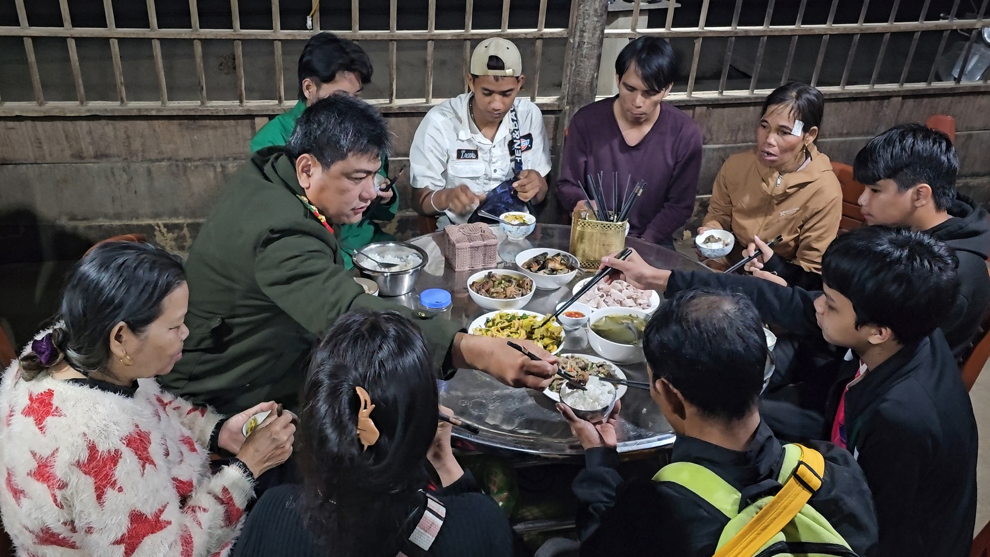 Công an tỉnh Gia Lai hỗ trợ hồi hương 9 công dân vượt biên- Ảnh 1.