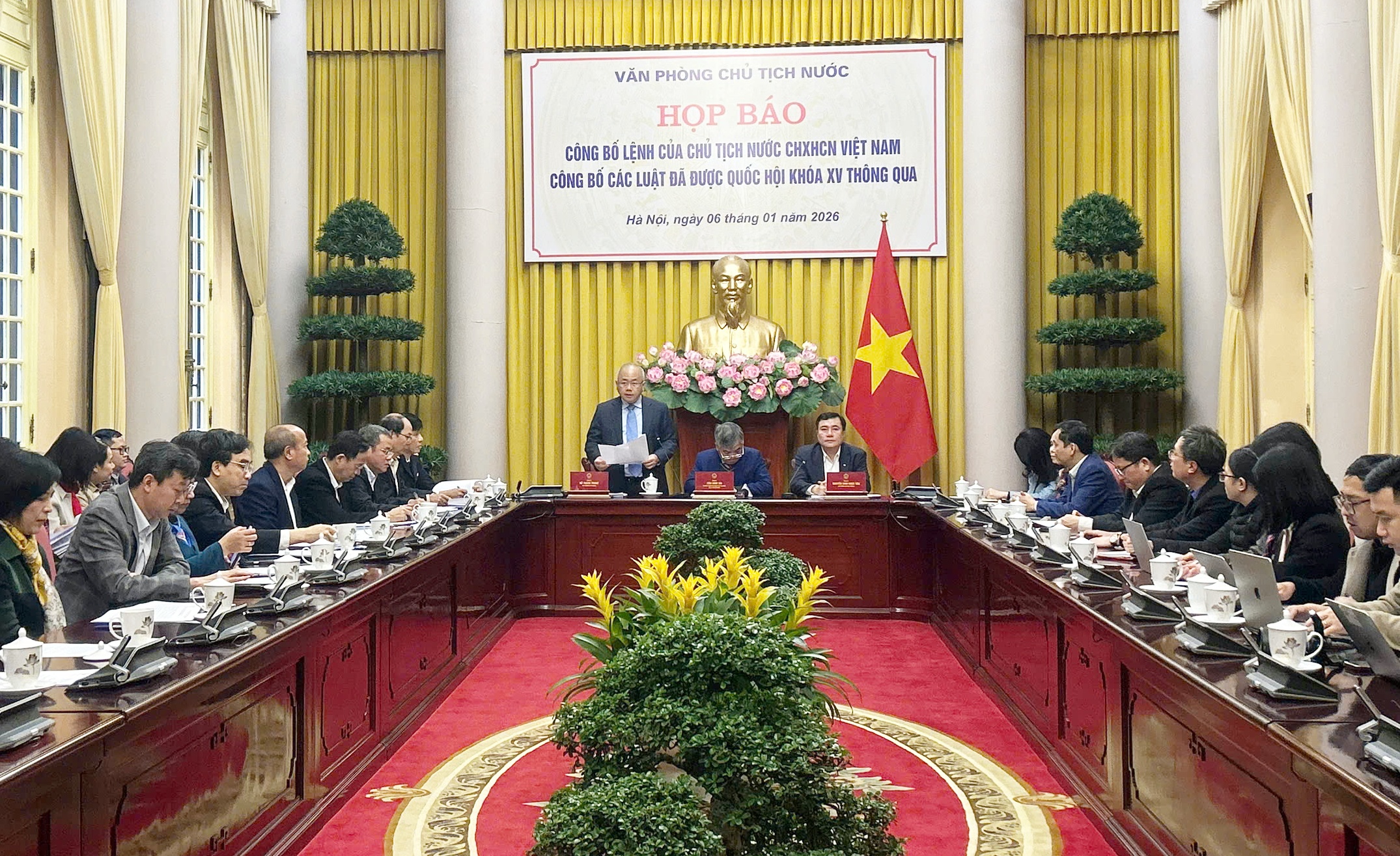 Công bố Lệnh của Chủ tịch nước về các luật thuế, nhiều quy định liên quan hộ kinh doanh - Ảnh 1.