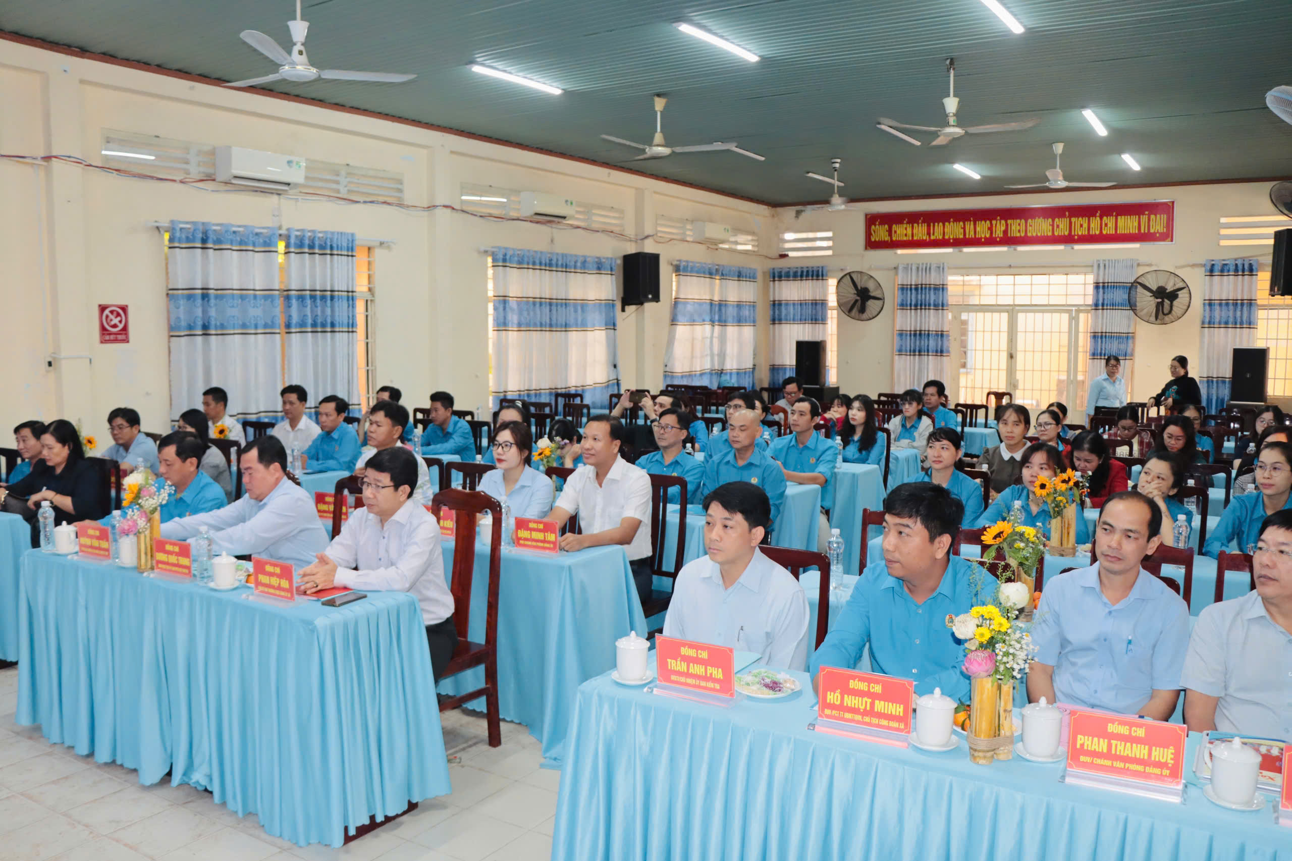 Công đoàn xã Bình Mỹ chi hơn 1,3 tỉ đồng chăm lo đoàn viên - Ảnh 1.