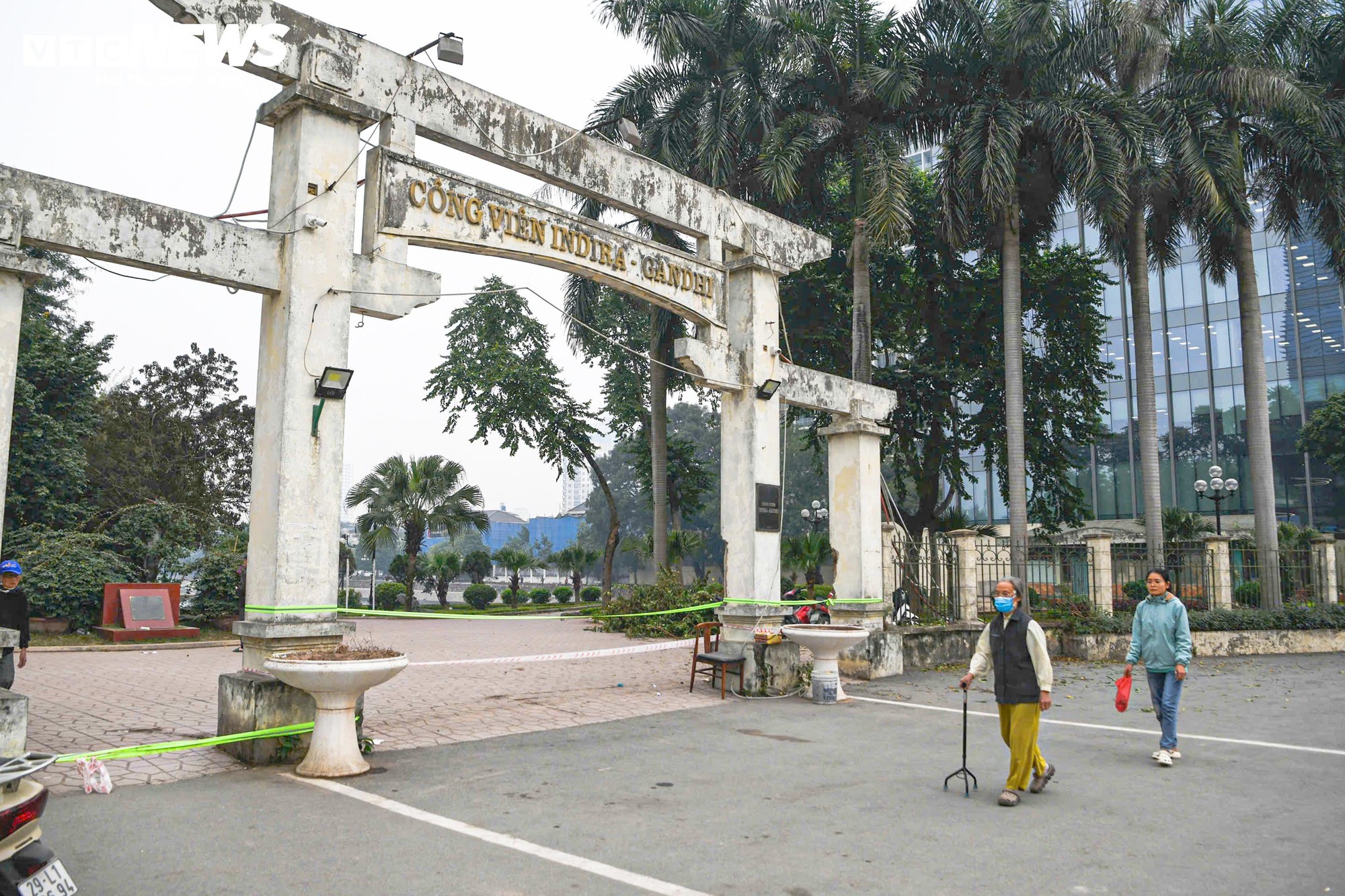 Công viên Indira Gandhi hạ rào, mở không gian xanh giữa trung tâm Hà Nội- Ảnh 1.