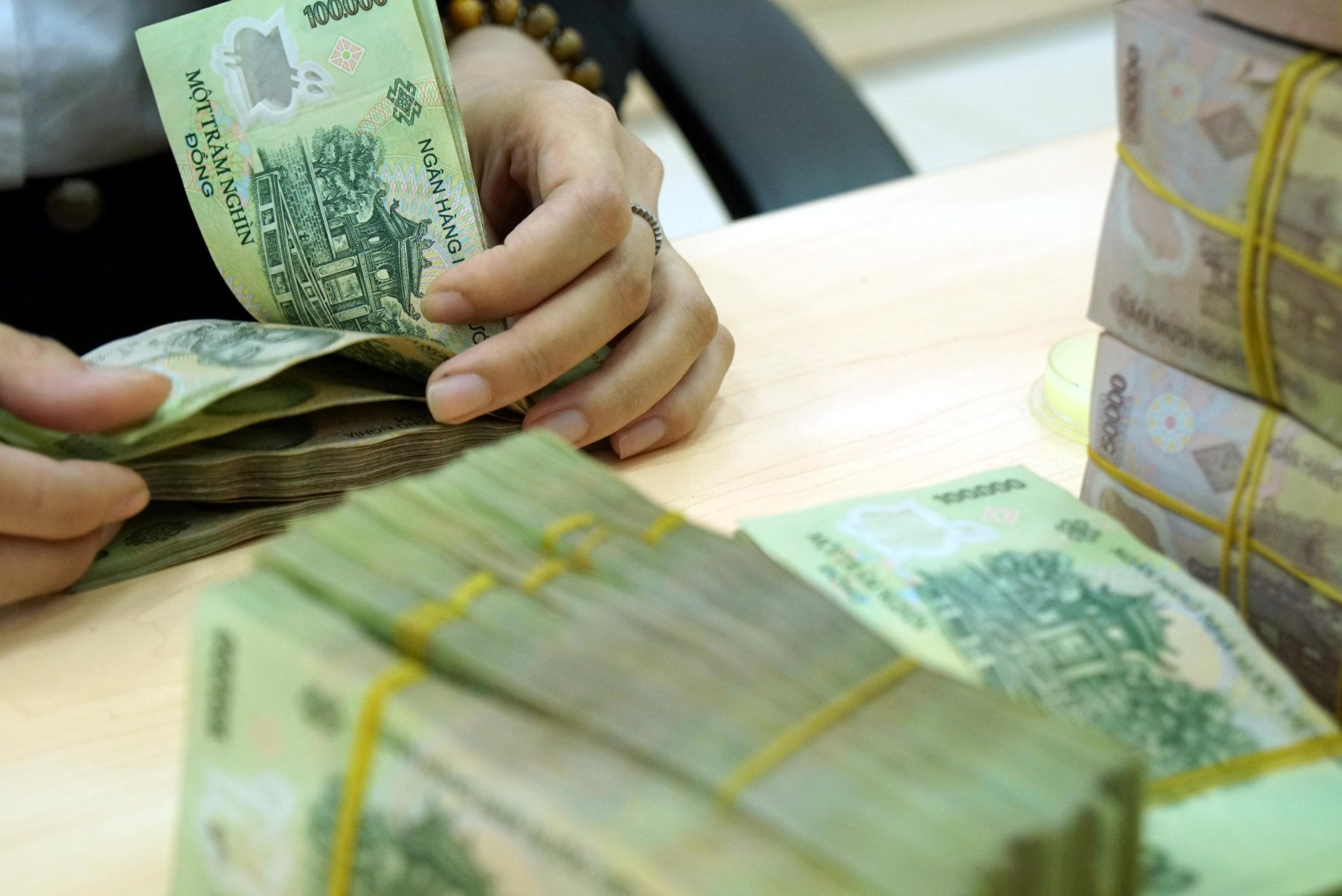 Cử tri đề nghị tăng lương, bình ổn giá 1 'Lương không đủ trang trải sinh hoạt', cử tri đề nghị tăng lương, bình ổn giá - Ảnh 1.