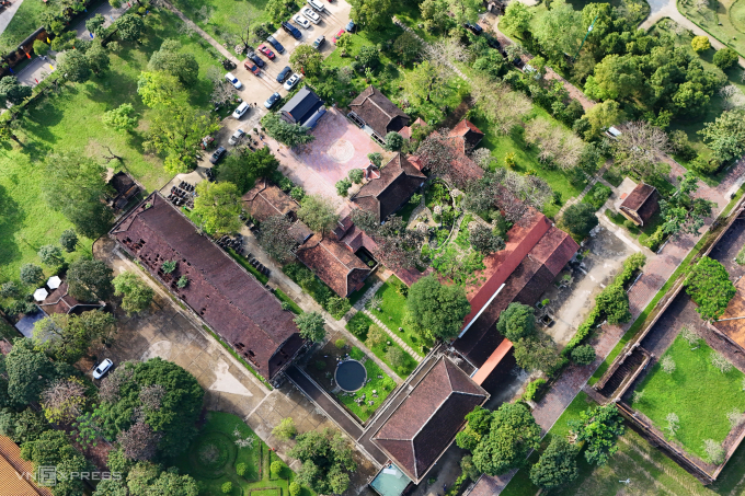 Nhiều công trình nhà rường xây dựng mới ở Phủ Nội vụ. Ảnh: Võ Thạnh