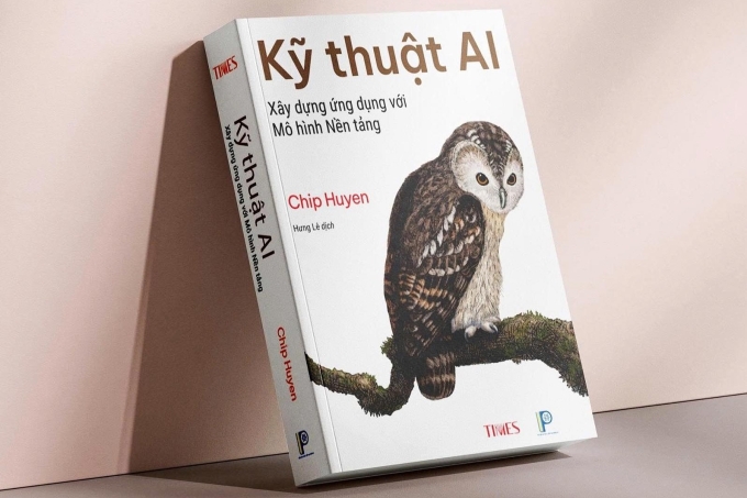 Cuốn Kỹ thuật AI: Xây dựng ứng dụng với mô hình nền tảng của Chip Huyen. Ảnh: NXB KHCNTT
