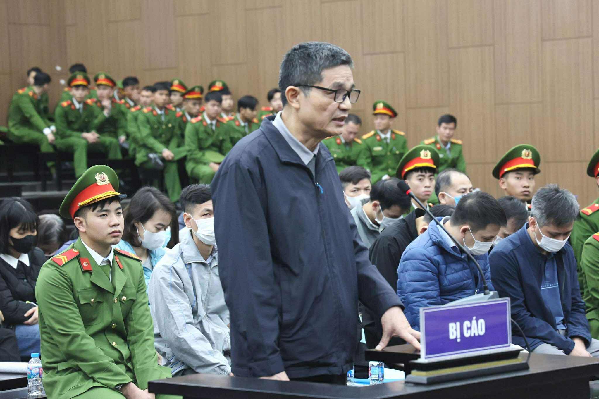 Cựu Cục trưởng An toàn thực phẩm bị đề nghị 20 năm tù vì cùng cấp dưới nhận gần 95 tỉ 1 Cựu Cục trưởng An toàn thực phẩm bị đề nghị 20 năm tù vì cùng cấp dưới nhận gần 95 tỉ - Ảnh 1.