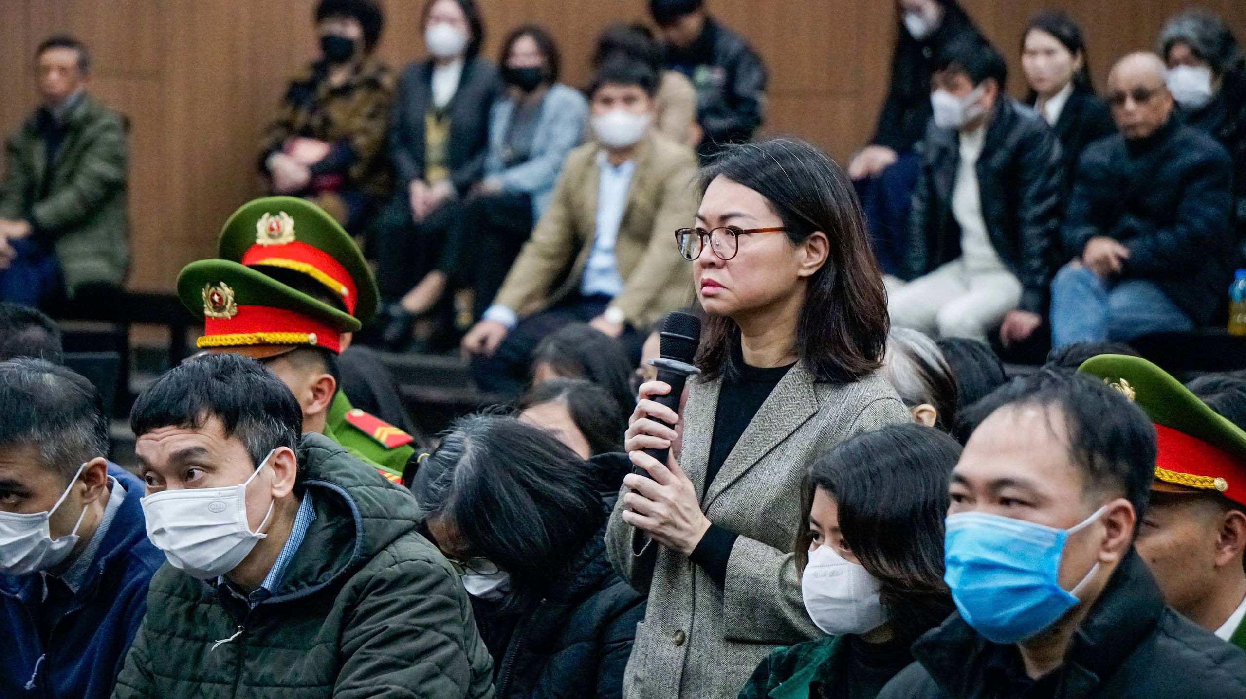 Nữ cựu Cục trưởng Trần Việt Nga phủ nhận nhận hối lộ trong vụ án tại Cục An toàn thực phẩm - Ảnh 1.