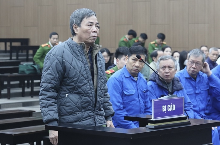 Cựu Trưởng phòng thẩm định Vicem khai doanh nghiệp nâng khống 'mới có của đem biếu đem cho' - Ảnh 1.