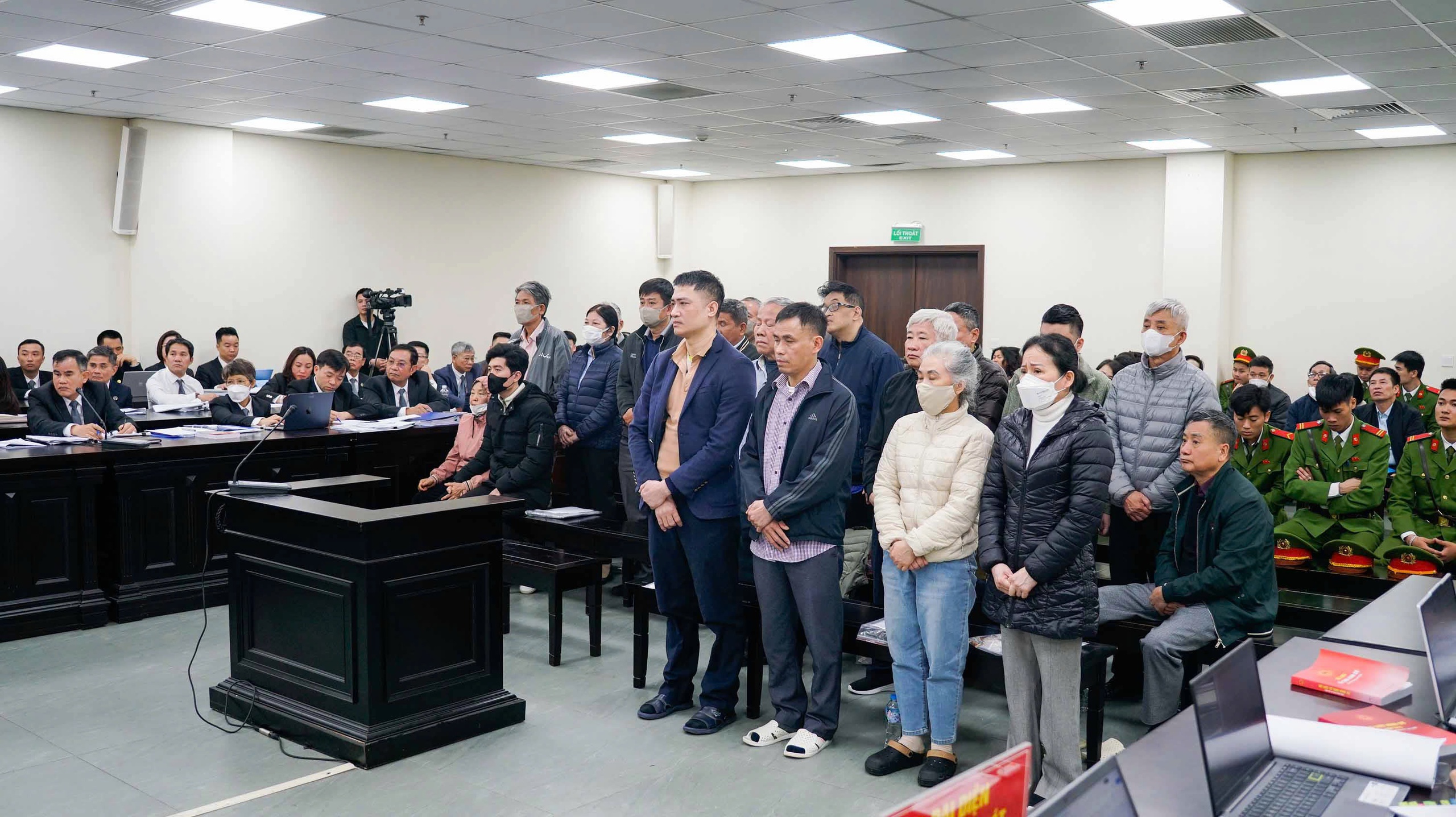 Nhận hối lộ 47 tỉ đồng, cựu Viện trưởng Huỳnh Nguyễn Lộc bị đề nghị 15-17 năm tù - Ảnh 2.