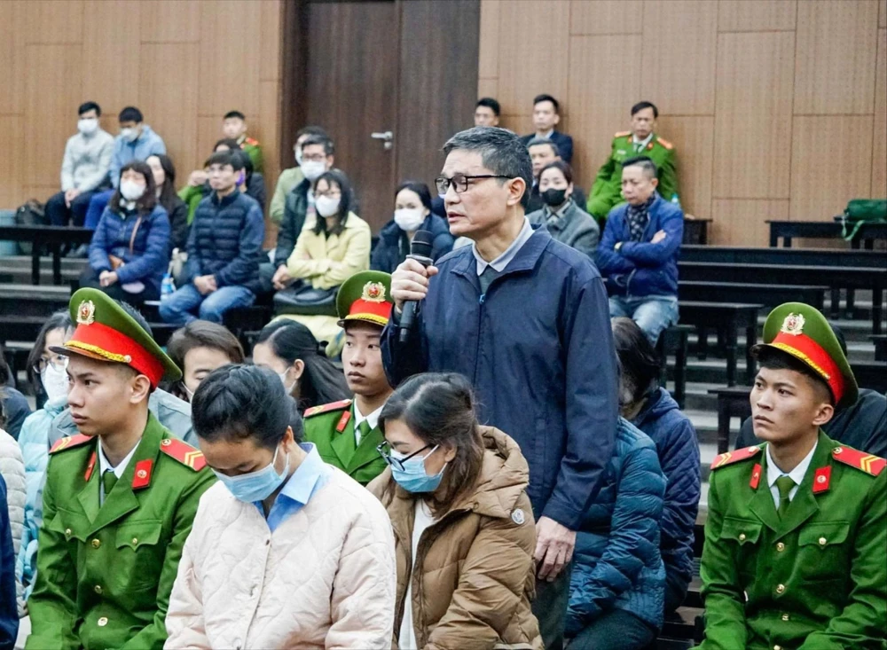 Bị cáo Nguyễn Thanh Phong tại phiên tòa. Ảnh: Hoàng Huy Nguyễn Thanh Phong Cục An toàn thực phẩm hối lộ.jpg