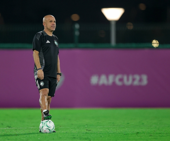 HLV Luigi Di Biagio trong buổi tập của Arab Saudi vào ngày 4/1/2026. Ảnh: SaudiNT