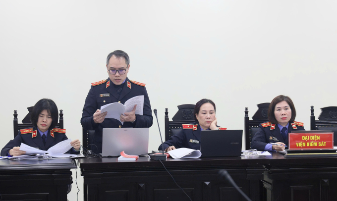 Đại diện VKSND Hà Nội thực hiện quyền công tố tại tòa. Ảnh: Danh Lam