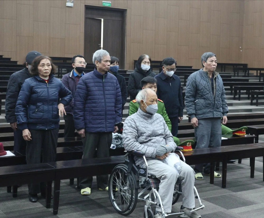 bị cáo xe lăn Tổng công ty xi măng.jpg