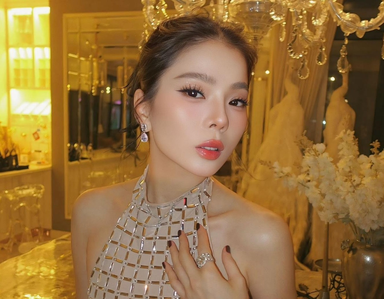 Đã đến lúc xử phạt nghiêm khắc nghệ sĩ lệch chuẩn- Ảnh 1.