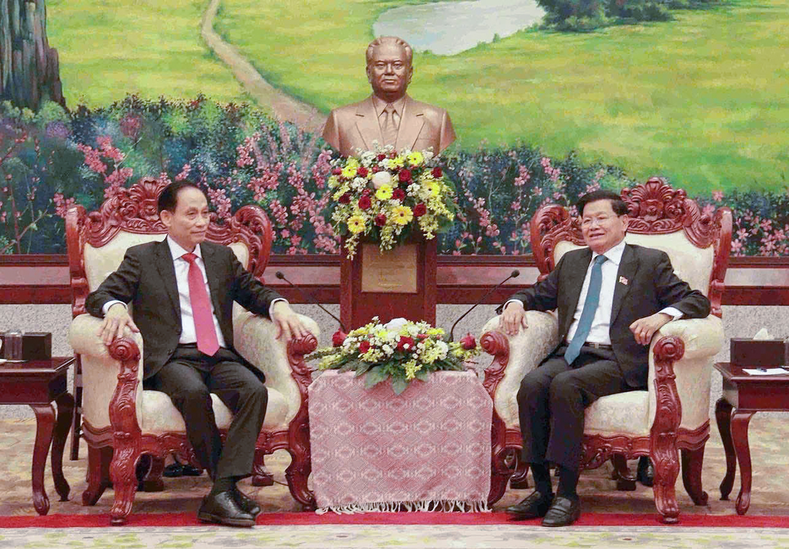 Đặc phái viên của Tổng Bí thư Tô Lâm đến Vientiane chúc mừng Đại hội Đảng lần thứ XII của Lào - Ảnh 1.