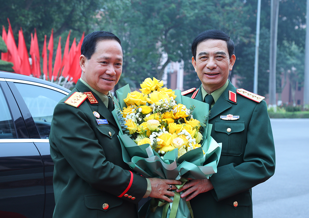 Đại tướng Phan Văn Giang tiếp Bộ trưởng Bộ Quốc phòng Lào 1 đại tướng phan văn giang - Ảnh 1.