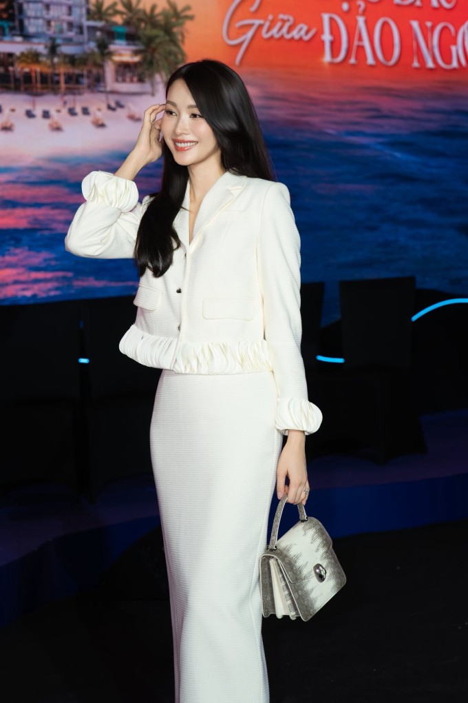 Đặng Thu Thảo diện set đồ gần 200 triệu đồng dự sự kiện 1 Đặng Thu Thảo diện trang phục trang nhã đi sự kiện.