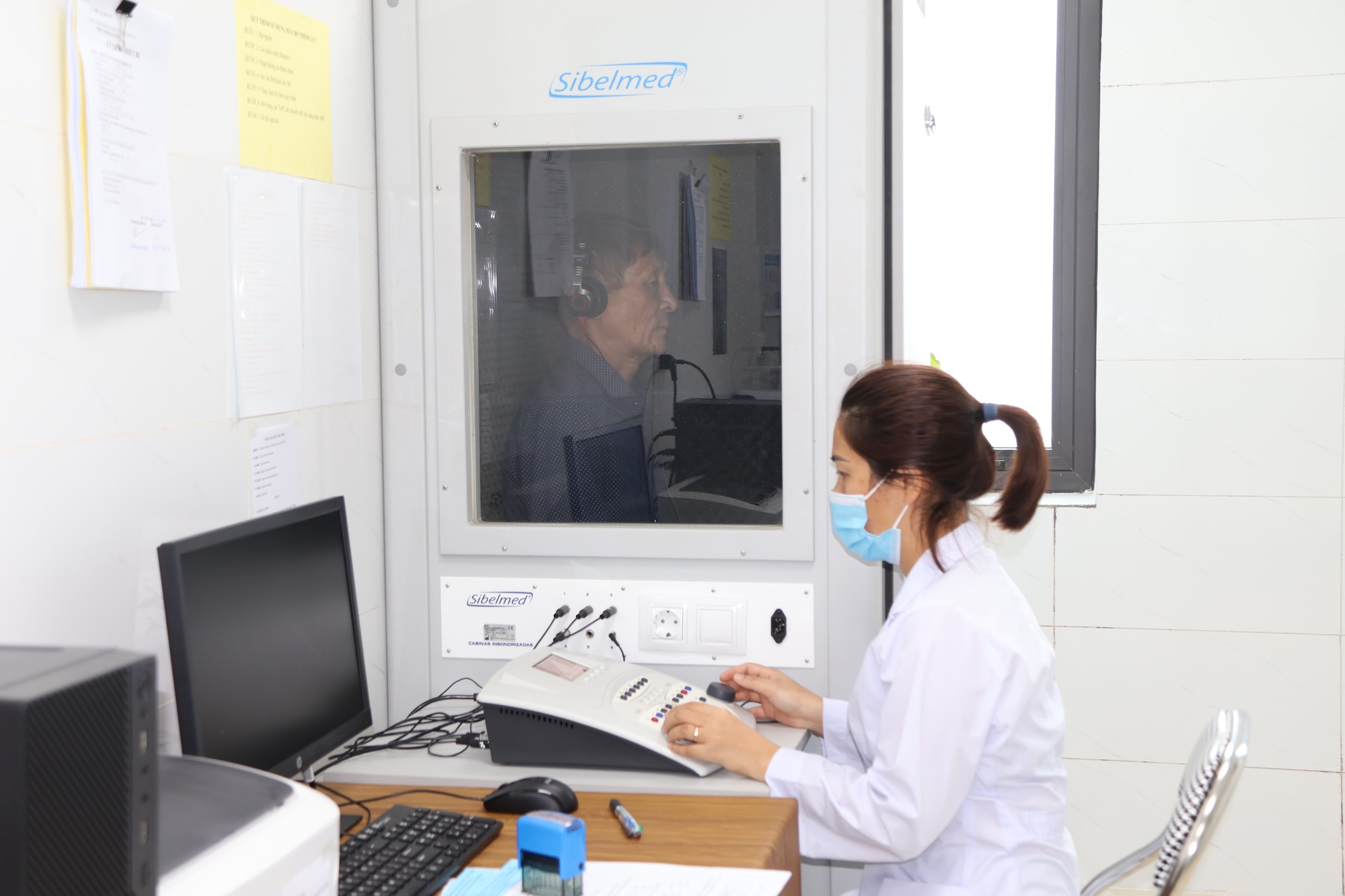 Danh mục 35 bệnh nghề nghiệp được hưởng BHXH  - Ảnh 1.