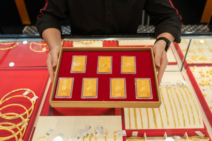 Giá vàng hôm nay 7/1: Tiếp tục tăng mạnh, tiến sát 4.500 USD/ounce- Ảnh 1.