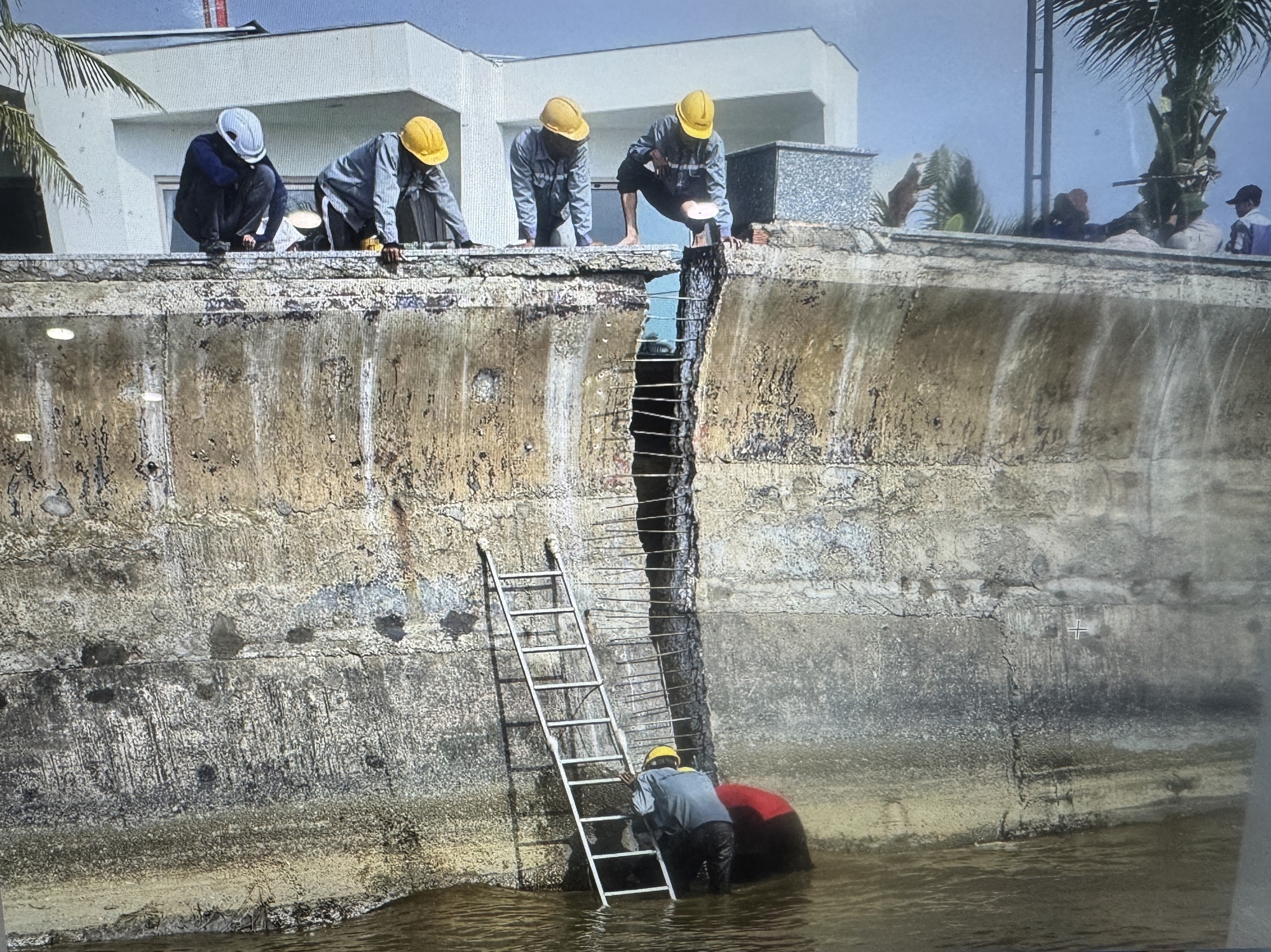 Đề nghị khắc phục sự cố kè biển dự án 12.000 tỉ đồng ở TP.HCM bị sập- Ảnh 1.