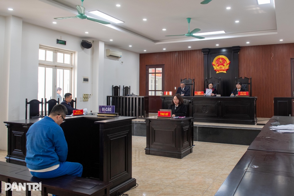 Đề nghị tuyên phạt người đàn ông hành hung cô gái ở chung cư 6-9 tháng tù - 1