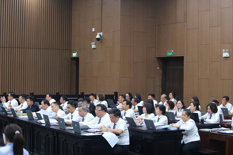 Đề xuất áo choàng đồng phục cho luật sư tham dự phiên tòa 1 De xuat ao choang dong phuc cho luat su tham