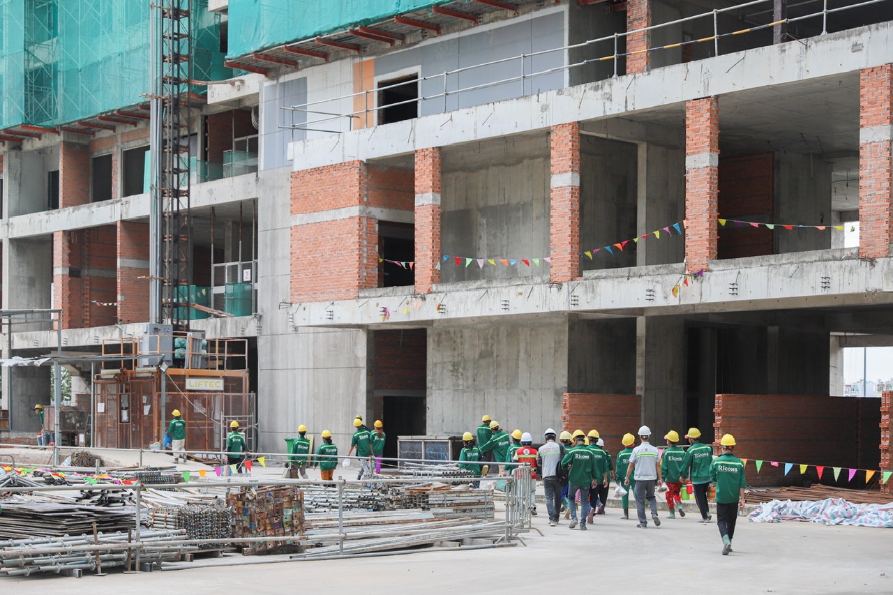 Đề xuất đánh thuế chuyển nhượng bất động sản 20% gây tranh cãi - Ảnh 1.