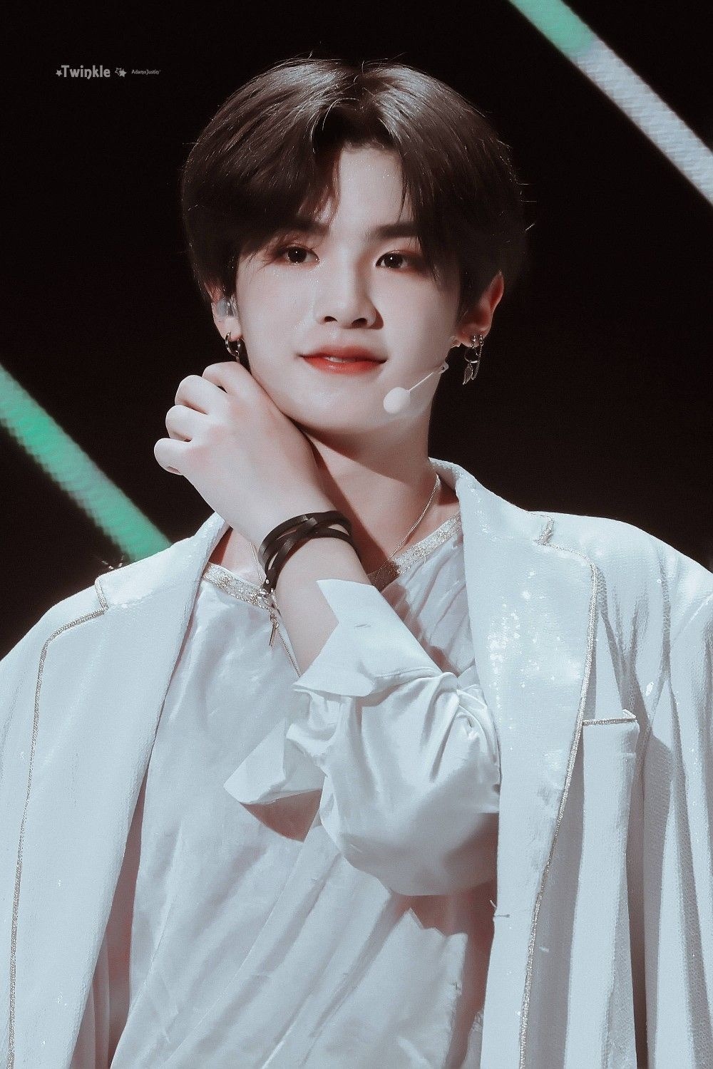 Cbiz hỗn loạn: Đến lượt Cbiz hỗn loạn: Đến lượt