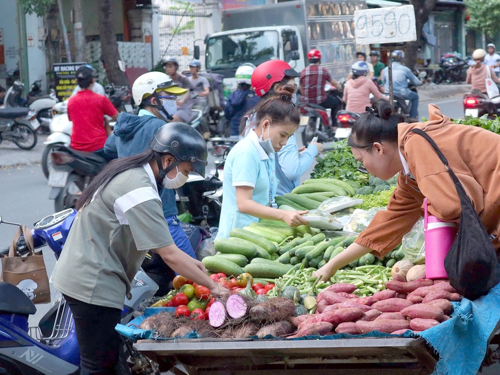Đi làm vất vả mà đến đồng tiền mình làm ra cũng phải giấu vợ 1 vợ quản lý tiền - Ảnh 1.